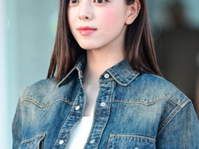 유나 청청패션으로 홍콩 출국 길에 화제