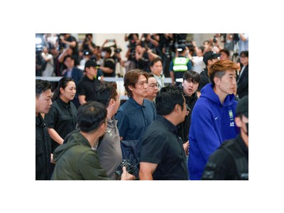 홍명보 감독 박항서 단장 방패막이로 삼아 논란
