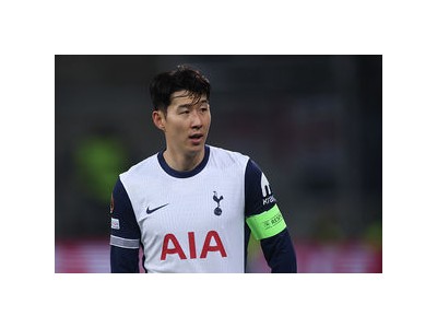 손흥민 두 골 떠먹여 토트넘 승리 팬들 환호